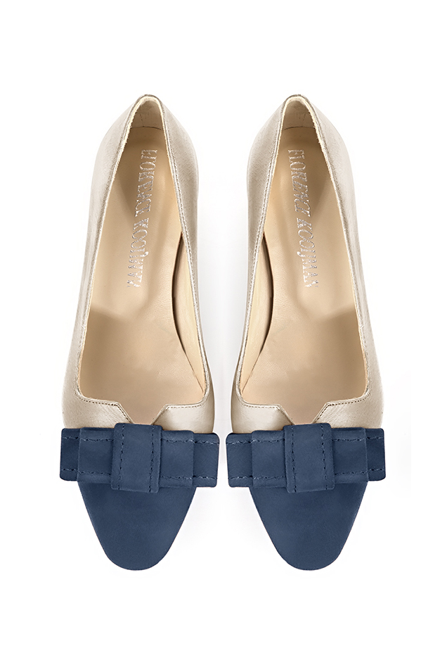 Denim blue and gold women's dress pumps, with a knot on the front. Round toe. Low kitten heels. Top view - Florence KOOIJMAN